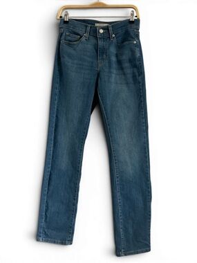Levi’s Classic Straight Jeans Size 26 | Mid Rise | Faded Wash Denim